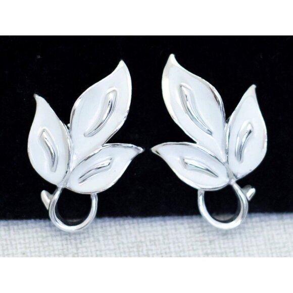 Vintage Silver Tone Elven Leaves Clip On Earrings by Coro - T23 - Picture 2 of 3